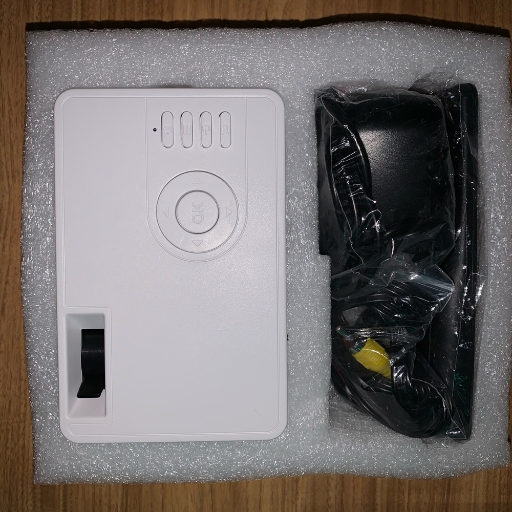 LED Projector - Picture 2 of 16